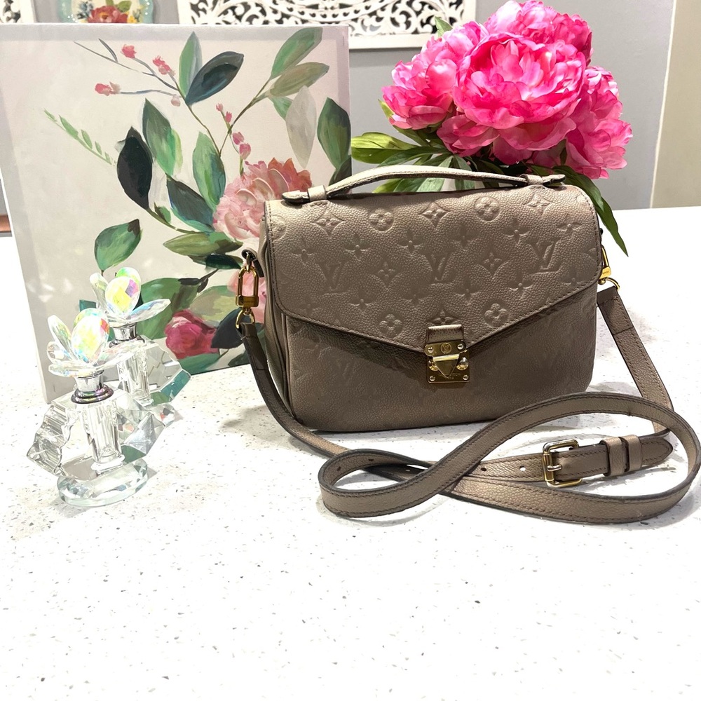 Louis Vuitton Pochette Métis – Taupe leather